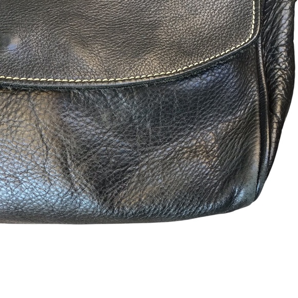 Roots Black Vintage Messenger Bag - Picture 15 of 16